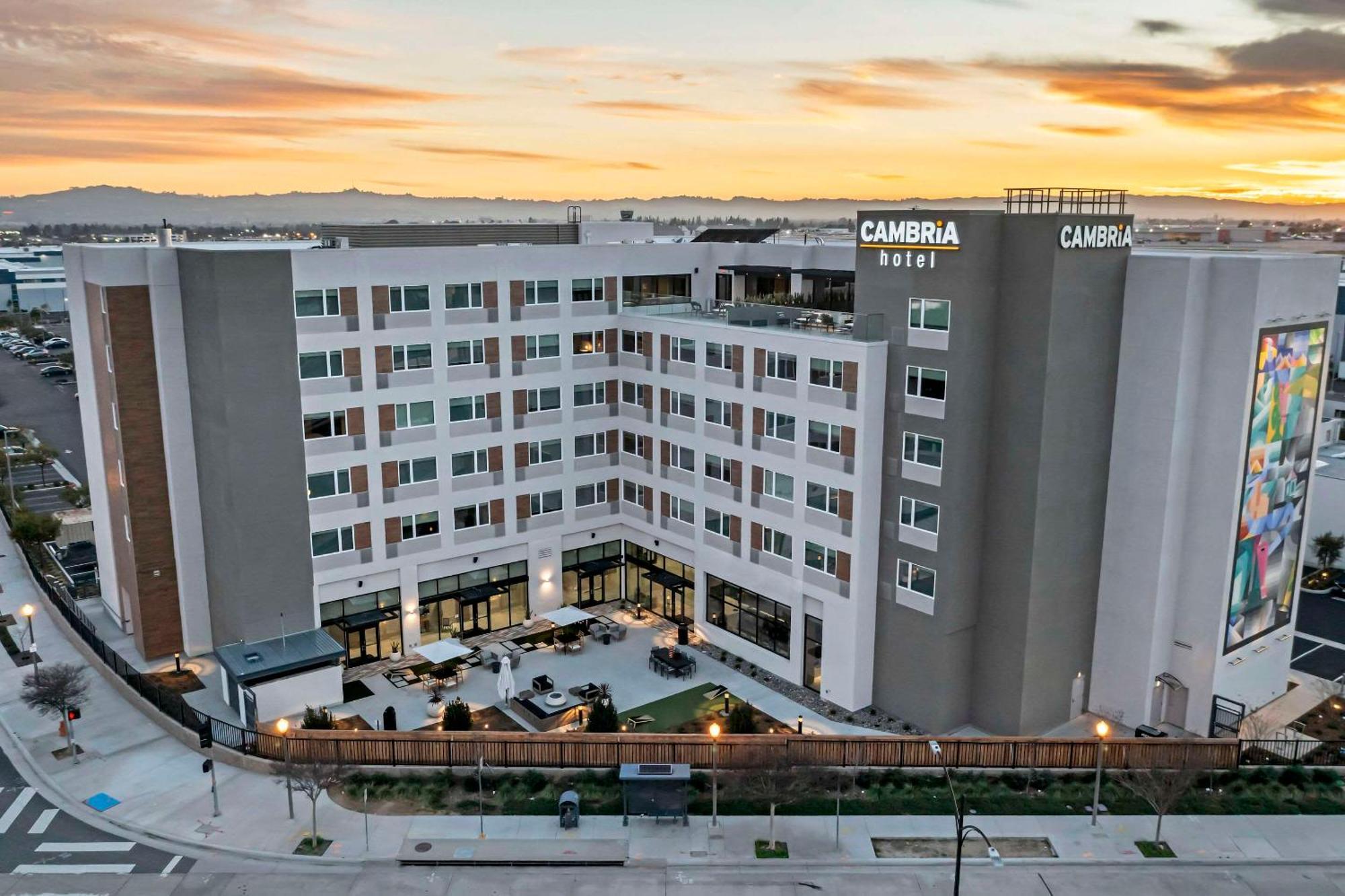 Cambria Hotel Burbank Airport ภายนอก รูปภาพ