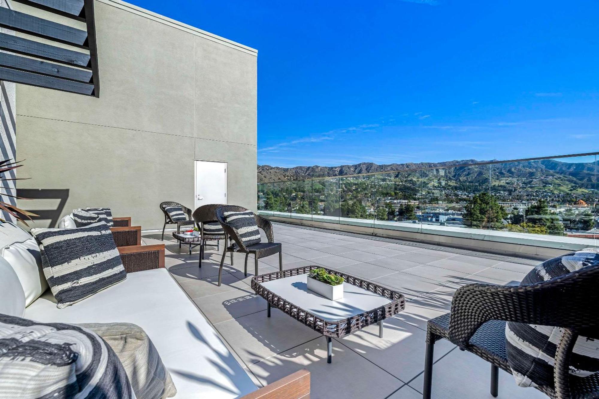 Cambria Hotel Burbank Airport ภายนอก รูปภาพ