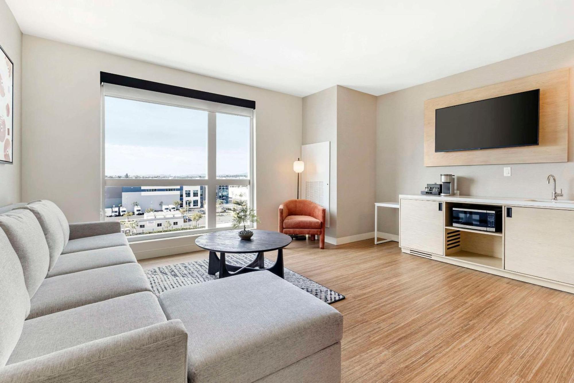 Cambria Hotel Burbank Airport ภายนอก รูปภาพ
